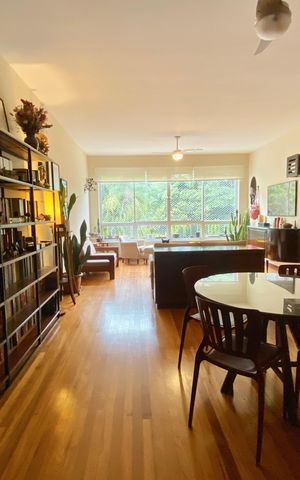 Apartamento à venda com 167m², 4 quartos e 1 vaga Apartamento à venda com 167m², 4 quartos e 1 vagaSala