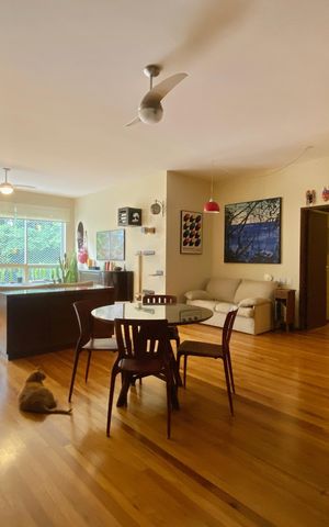 Apartamento à venda com 167m², 4 quartos e 1 vaga Apartamento à venda com 167m², 4 quartos e 1 vagaSala