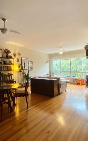 Apartamento à venda com 167m², 4 quartos e 1 vaga Apartamento à venda com 167m², 4 quartos e 1 vagaSala