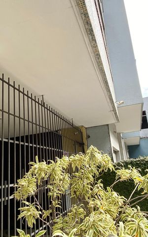 Apartamento à venda com 167m², 4 quartos e 1 vaga Apartamento à venda com 167m², 4 quartos e 1 vagaFachada e Placa