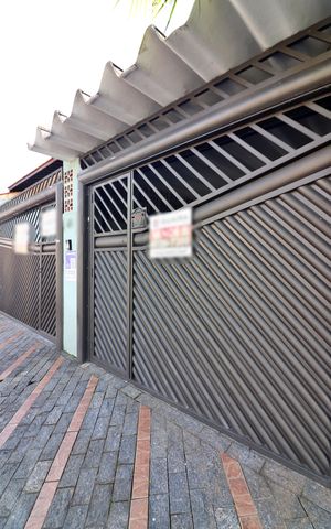 Casa à venda com 235m², 2 quartos e 8 vagasFachada