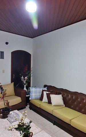 Casa à venda com 235m², 2 quartos e 8 vagasSala