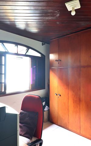 Casa à venda com 235m², 2 quartos e 8 vagasQuarto 2