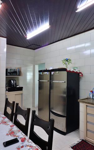 Casa à venda com 235m², 2 quartos e 8 vagasCozinha