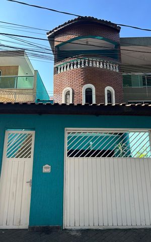 Casa à venda com 190m², 3 quartos e 3 vagasFachada