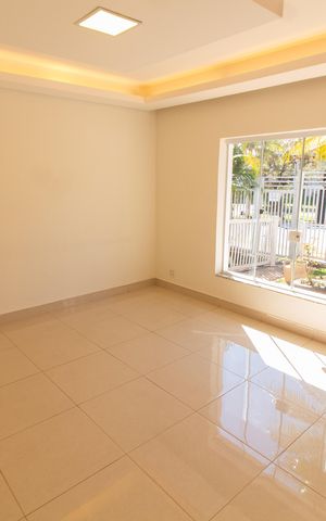 Casa de condomínio para alugar com 308m², 3 quartos e 4 vagas Casa de condomínio para alugar com 308m², 3 quartos e 4 vagasSala