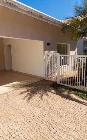 Casa de condomínio para alugar com 308m², 3 quartos e 4 vagas Casa de condomínio para alugar com 308m², 3 quartos e 4 vagasÁrea comum