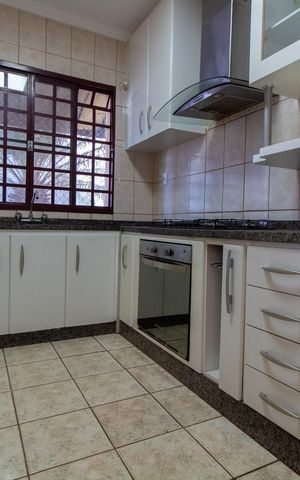 Casa de condomínio para alugar com 308m², 3 quartos e 4 vagas Casa de condomínio para alugar com 308m², 3 quartos e 4 vagasCozinha