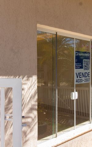 Casa de condomínio para alugar com 308m², 3 quartos e 4 vagas Casa de condomínio para alugar com 308m², 3 quartos e 4 vagasFachada