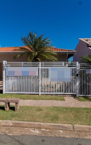 Casa de condomínio para alugar com 308m², 3 quartos e 4 vagas Casa de condomínio para alugar com 308m², 3 quartos e 4 vagasFachada