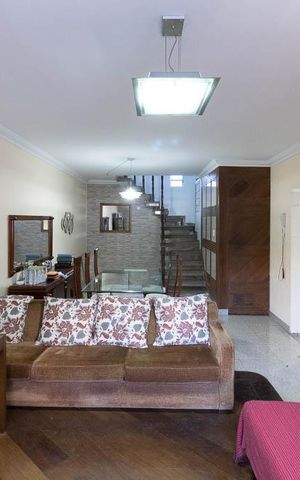 Casa à venda com 180m², 4 quartos e 1 vaga Casa à venda com 180m², 4 quartos e 1 vagaSala