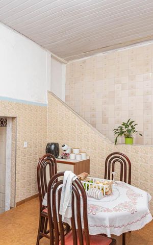 Casa à venda com 320m², 2 quartos e 2 vagasCozinha casa 2