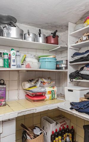 Casa à venda com 320m², 2 quartos e 2 vagasQuarto de Serviço