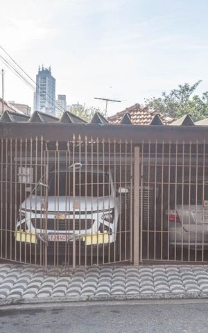 Casa à venda com 320m², 2 quartos e 2 vagasFachada
