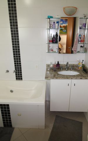 Casa à venda com 175m², 3 quartos e 3 vagasBanheiro da Suíte 3