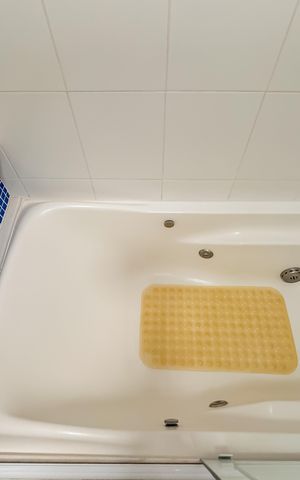 Casa à venda com 144m², 3 quartos e 2 vagas Casa à venda com 144m², 3 quartos e 2 vagasBanheiro Corredor
