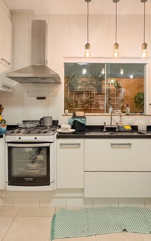Casa à venda com 144m², 3 quartos e 2 vagas Casa à venda com 144m², 3 quartos e 2 vagasCozinha