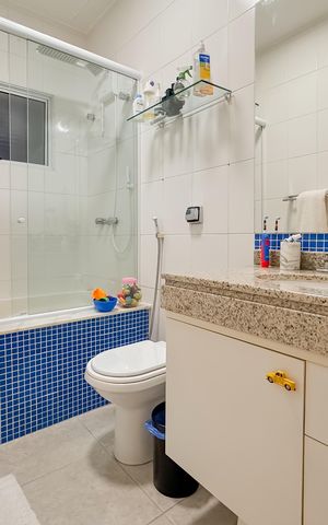 Casa à venda com 144m², 3 quartos e 2 vagas Casa à venda com 144m², 3 quartos e 2 vagasBanheiro Corredor