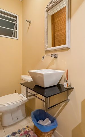 Casa à venda com 144m², 3 quartos e 2 vagas Casa à venda com 144m², 3 quartos e 2 vagasLavabo