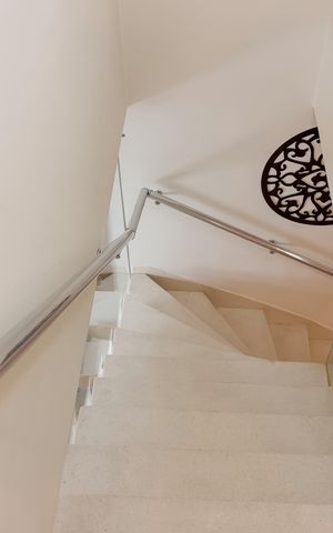 Casa à venda com 144m², 3 quartos e 2 vagas Casa à venda com 144m², 3 quartos e 2 vagasEscada