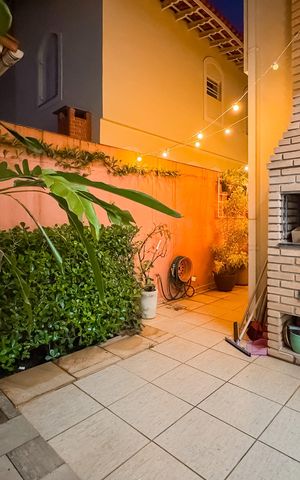 Casa à venda com 144m², 3 quartos e 2 vagas Casa à venda com 144m², 3 quartos e 2 vagasChurrasqueira
