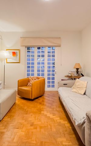 Casa à venda com 144m², 3 quartos e 2 vagas Casa à venda com 144m², 3 quartos e 2 vagasSala de Estar