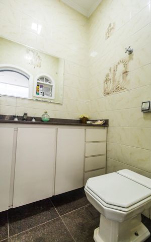 Casa de condomínio para alugar com 400m², 4 quartos e 3 vagas Casa de condomínio para alugar com 400m², 4 quartos e 3 vagasBanheiro