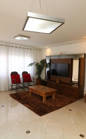 Casa à venda com 300m², 4 quartos e 3 vagasSala