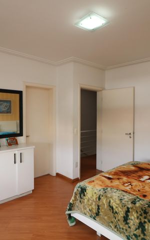 Casa à venda com 300m², 4 quartos e 3 vagasSuíte