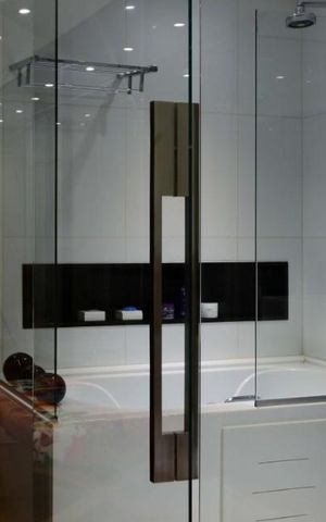 Apartamento para alugar com 105m², 1 quarto e 2 vagas Apartamento para alugar com 105m², 1 quarto e 2 vagasBanheiro da Suíte