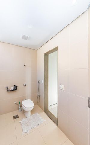 Casa para alugar com 365m², 4 quartos e 8 vagas Casa para alugar com 365m², 4 quartos e 8 vagasBanheiro da Suíte