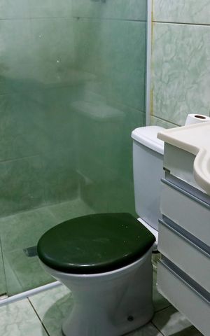 Casa para alugar com 50m², 2 quartos e 1 vaga Casa para alugar com 50m², 2 quartos e 1 vagaBanheiro