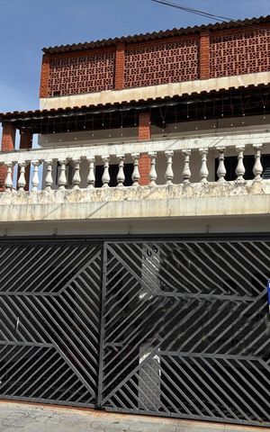 Casa à venda com 240m², 3 quartos e 3 vagasFachada