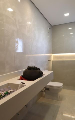 Casa à venda com 205m², 3 quartos e 4 vagasBanheiro da Suíte 1