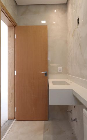 Casa à venda com 205m², 3 quartos e 4 vagasBanheiro da Suíte 2