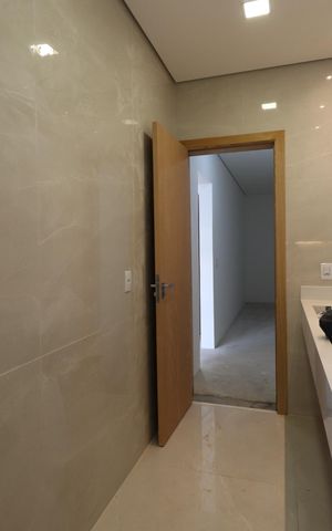 Casa à venda com 205m², 3 quartos e 4 vagasBanheiro da Suíte 1