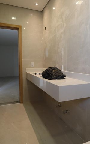 Casa à venda com 205m², 3 quartos e 4 vagasBanheiro da Suíte 1