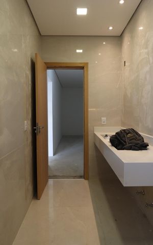 Casa à venda com 205m², 3 quartos e 4 vagasBanheiro da Suíte 1