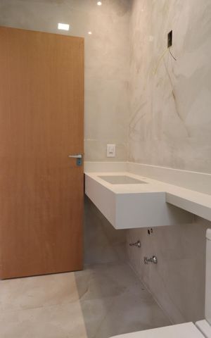 Casa à venda com 205m², 3 quartos e 4 vagasBanheiro da Suíte 2