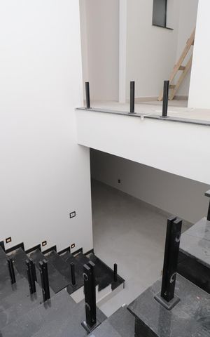 Casa à venda com 205m², 3 quartos e 4 vagasEscada