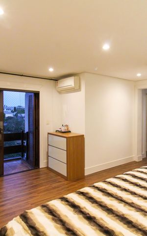 Apartamento à venda com 280m², 3 quartos e 3 vagas Apartamento à venda com 280m², 3 quartos e 3 vagasSuíte