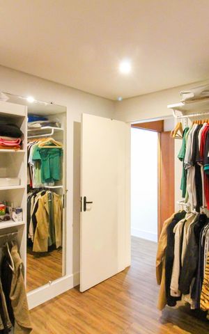Apartamento à venda com 280m², 3 quartos e 3 vagas Apartamento à venda com 280m², 3 quartos e 3 vagasCloset da suíte