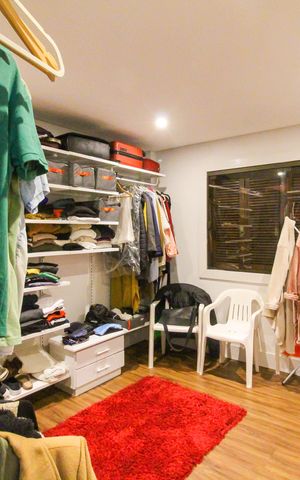 Apartamento à venda com 280m², 3 quartos e 3 vagas Apartamento à venda com 280m², 3 quartos e 3 vagasCloset da suíte
