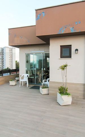 Apartamento à venda com 280m², 3 quartos e 3 vagas Apartamento à venda com 280m², 3 quartos e 3 vagasTerraço