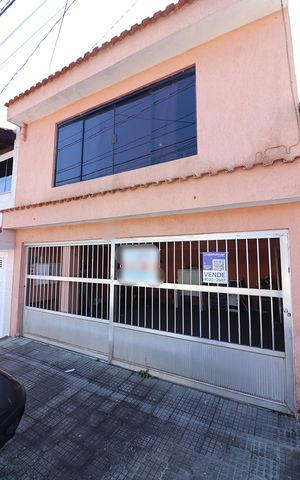 Casa à venda com 214m², 2 quartos e 2 vagasFachada