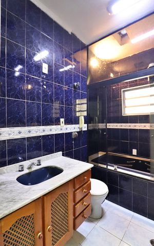 Casa à venda com 214m², 2 quartos e 2 vagasBanheiro Social