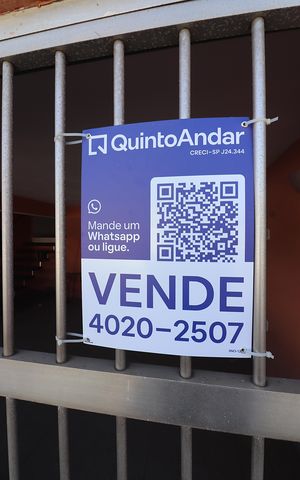 Casa à venda com 214m², 2 quartos e 2 vagasPlaca