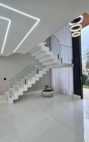Casa à venda com 850m², 5 quartos e 6 vagas Casa à venda com 850m², 5 quartos e 6 vagasSala