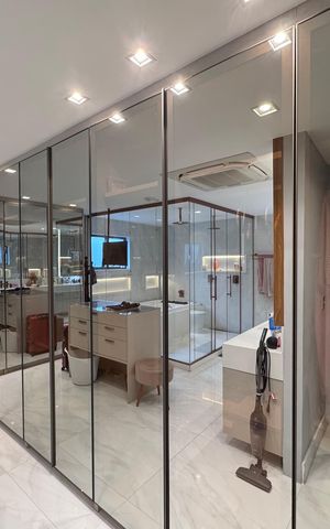 Casa à venda com 850m², 5 quartos e 6 vagas Casa à venda com 850m², 5 quartos e 6 vagasSuíte 1 - Banheiro