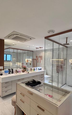 Casa à venda com 850m², 5 quartos e 6 vagas Casa à venda com 850m², 5 quartos e 6 vagasSuíte 1 - Banheiro
